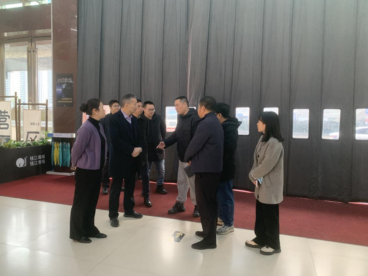 拱墅區(qū)應急管理局一行走訪錢江商城開展專業(yè)市場消防安全調(diào)研工作