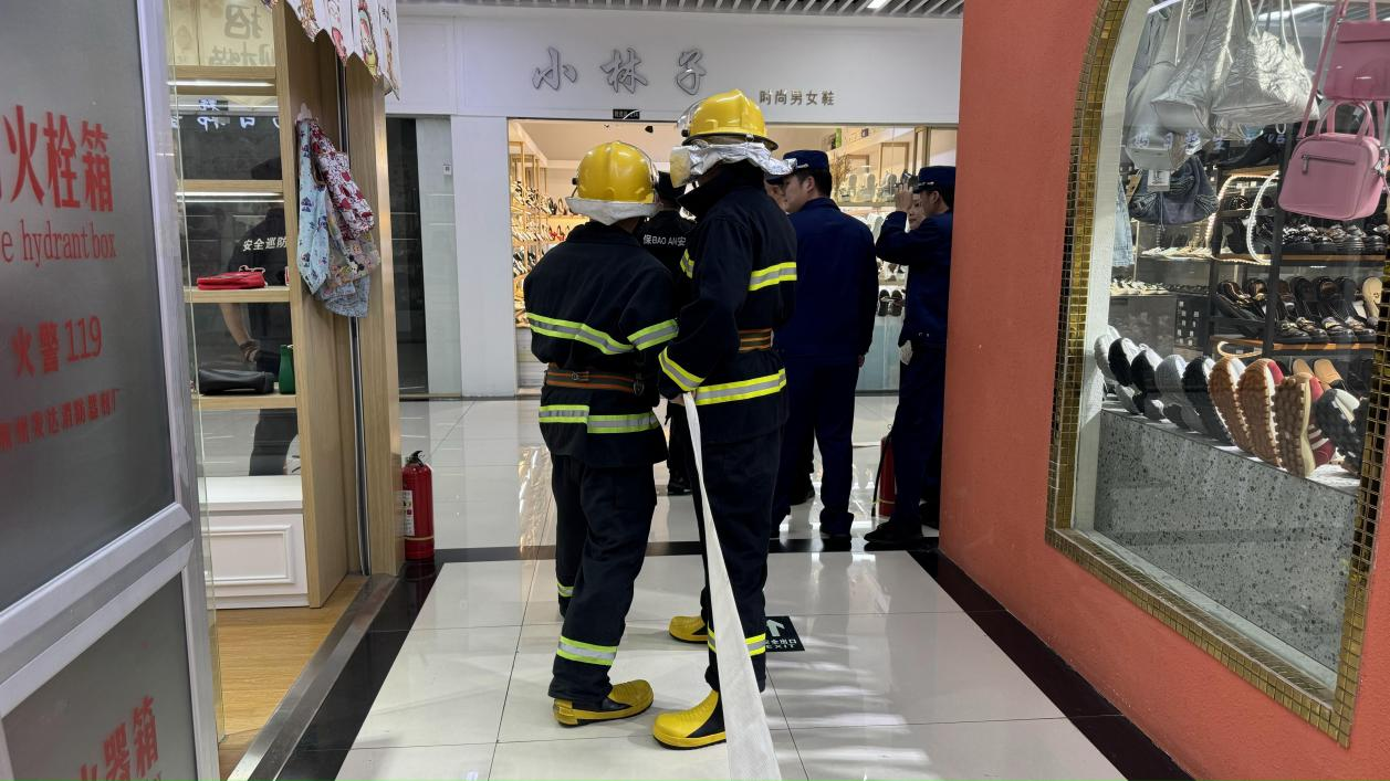 以演促防，錢江商城聯合水晶城開展微型消防站拉練